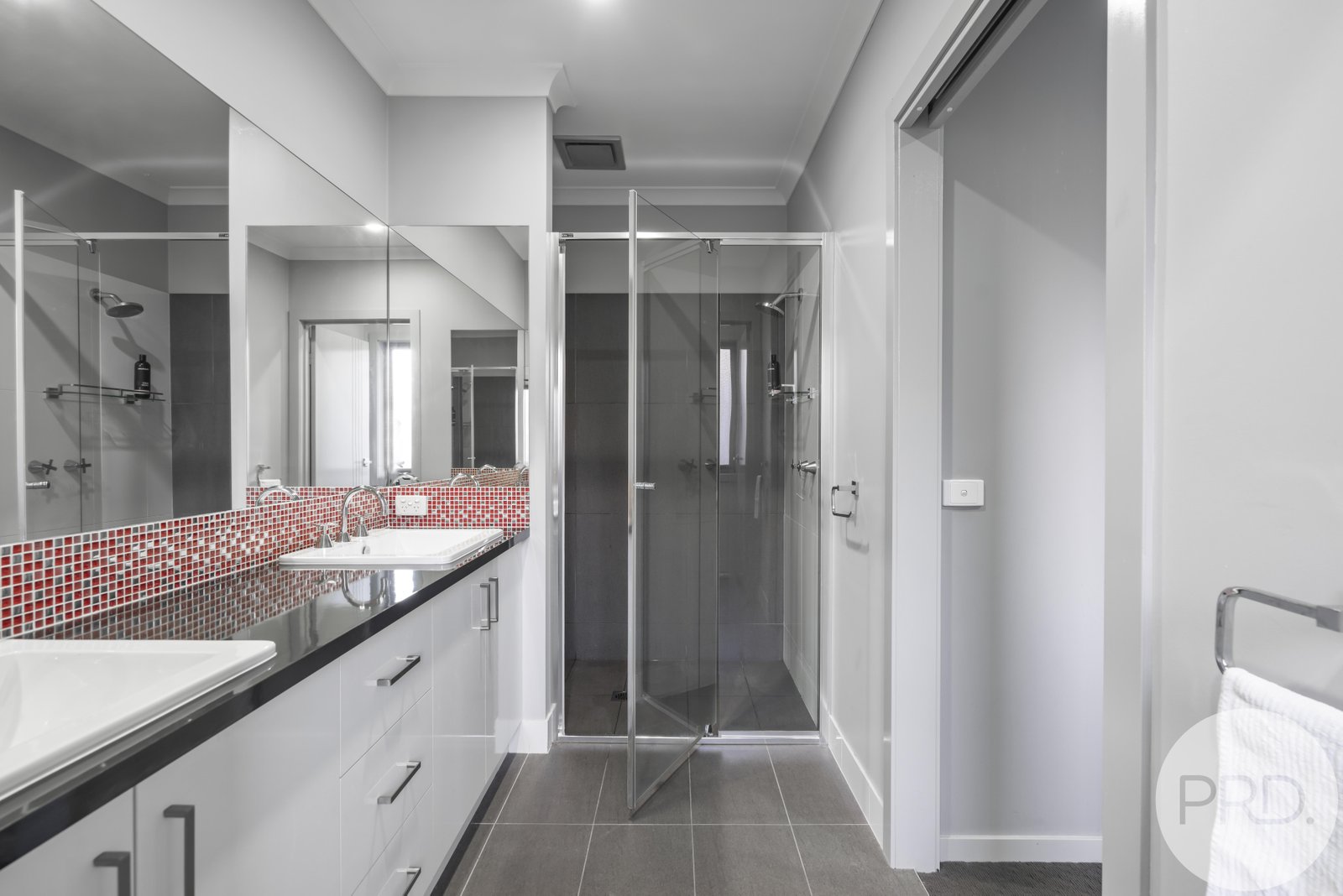 2/536 Roper Street ALBURY 8