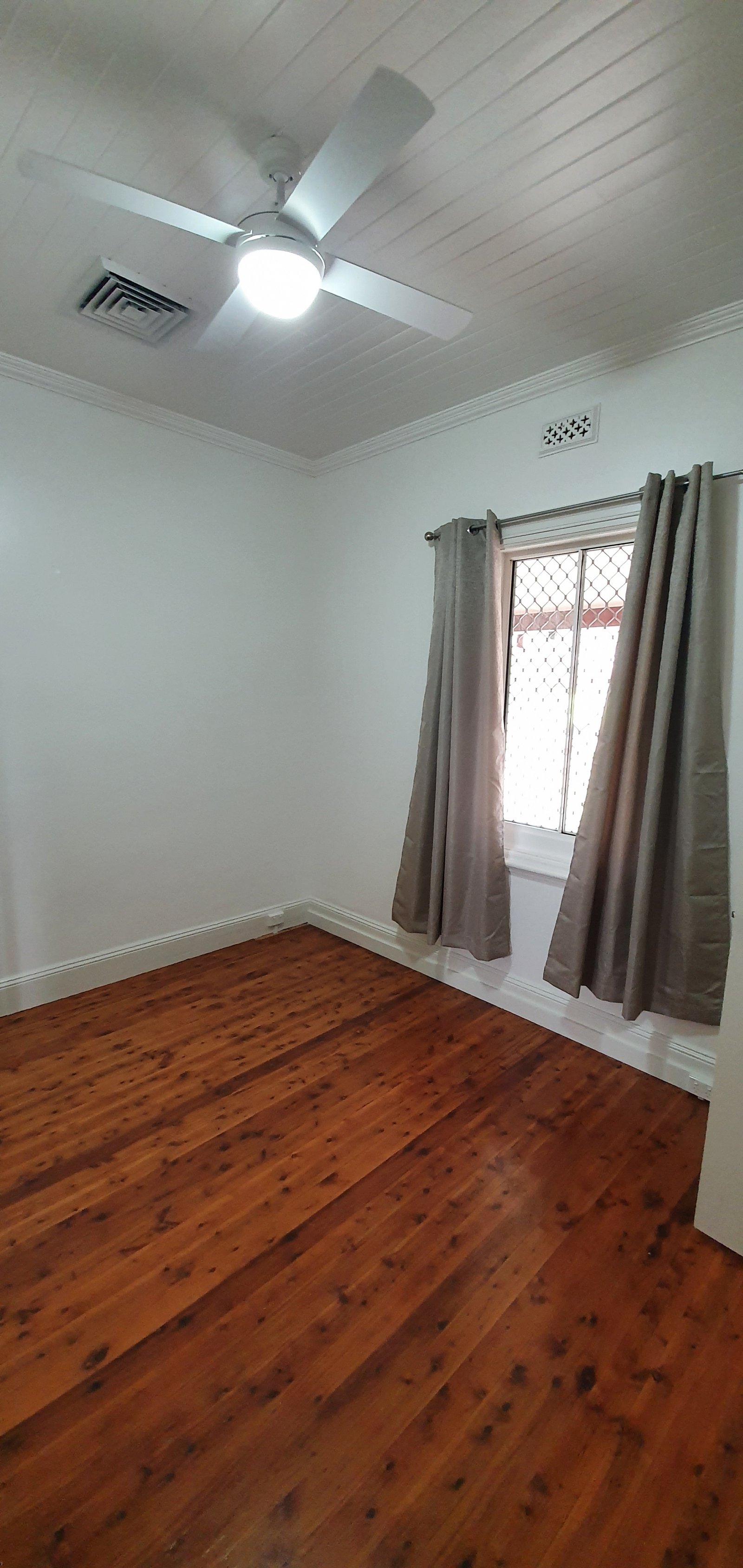 2/54-58 Lambie Street TUMUT 4