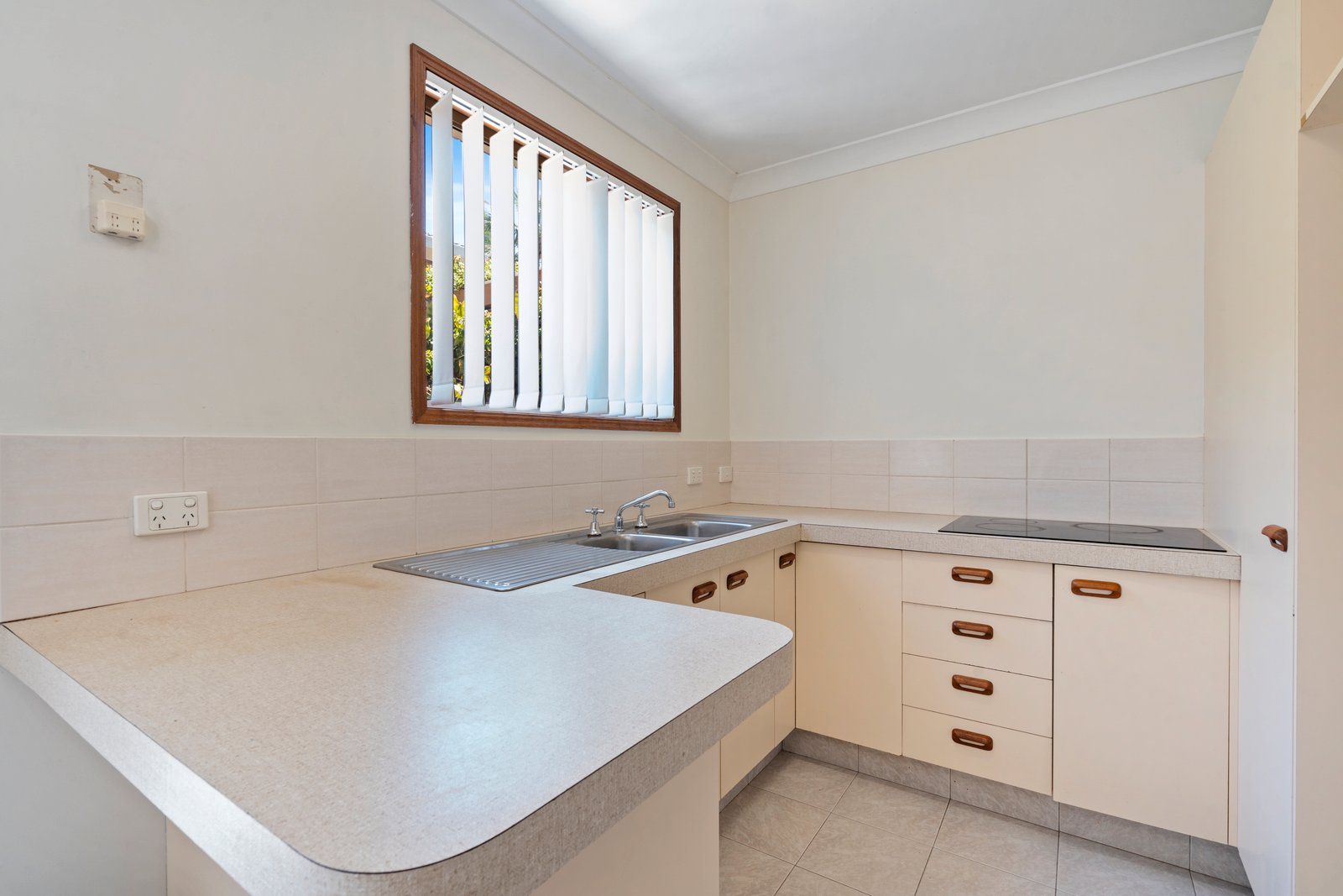 2/54 Elanora Avenue POTTSVILLE 5