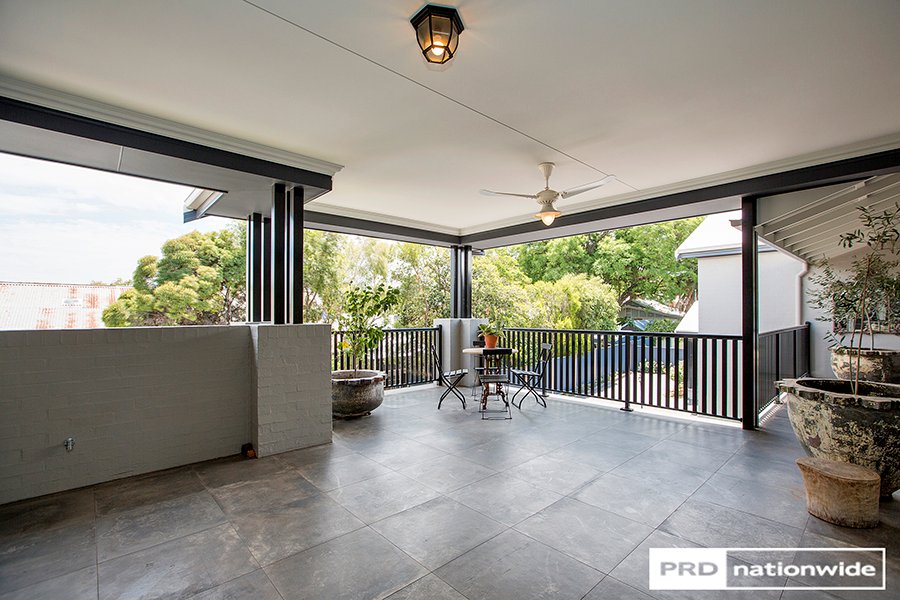 2/54 Griffin Avenue TAMWORTH 7