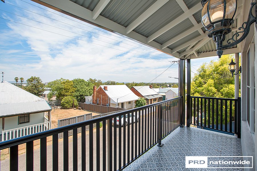 2/54 Griffin Avenue TAMWORTH 8
