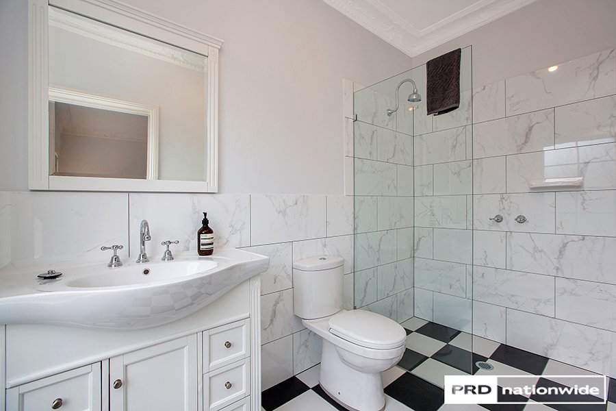 2/54 Griffin Avenue TAMWORTH 18