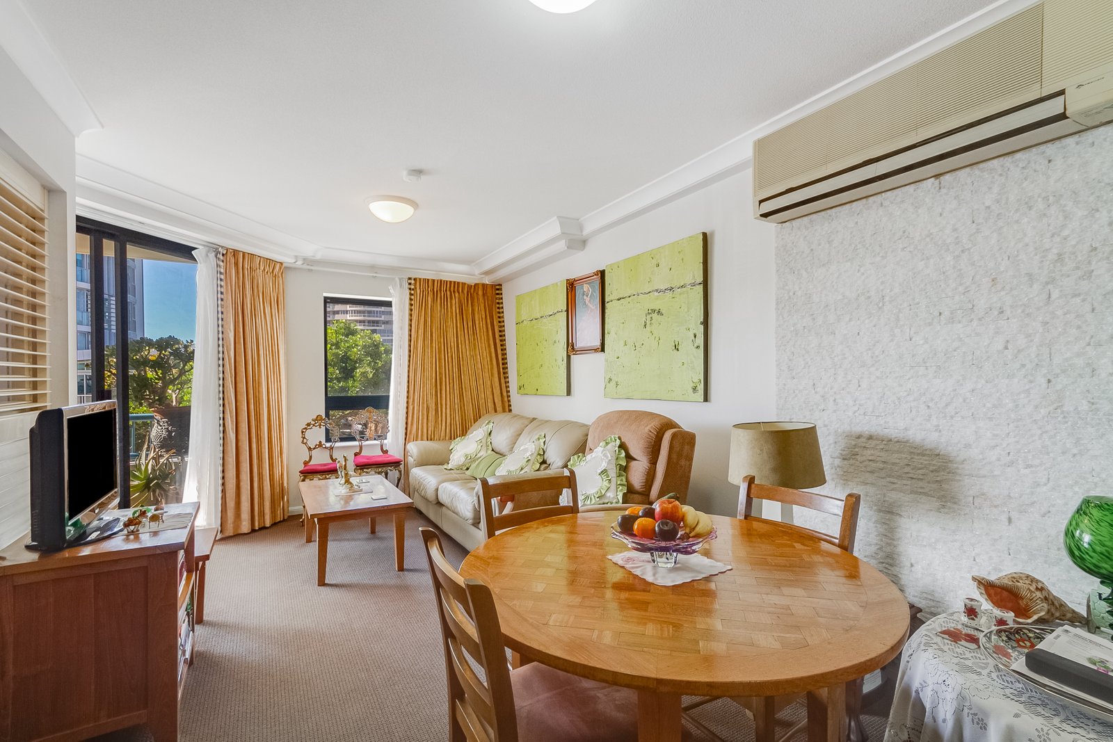 254/99 Griffith Street COOLANGATTA 2