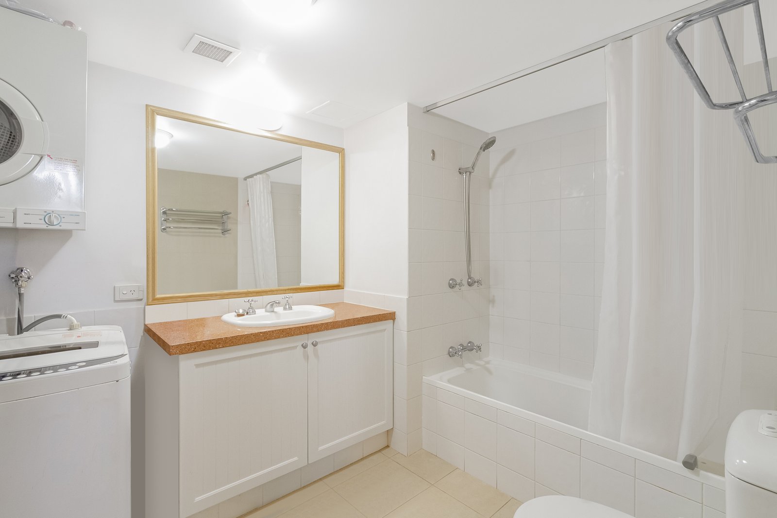 254/99 Griffith Street COOLANGATTA 5