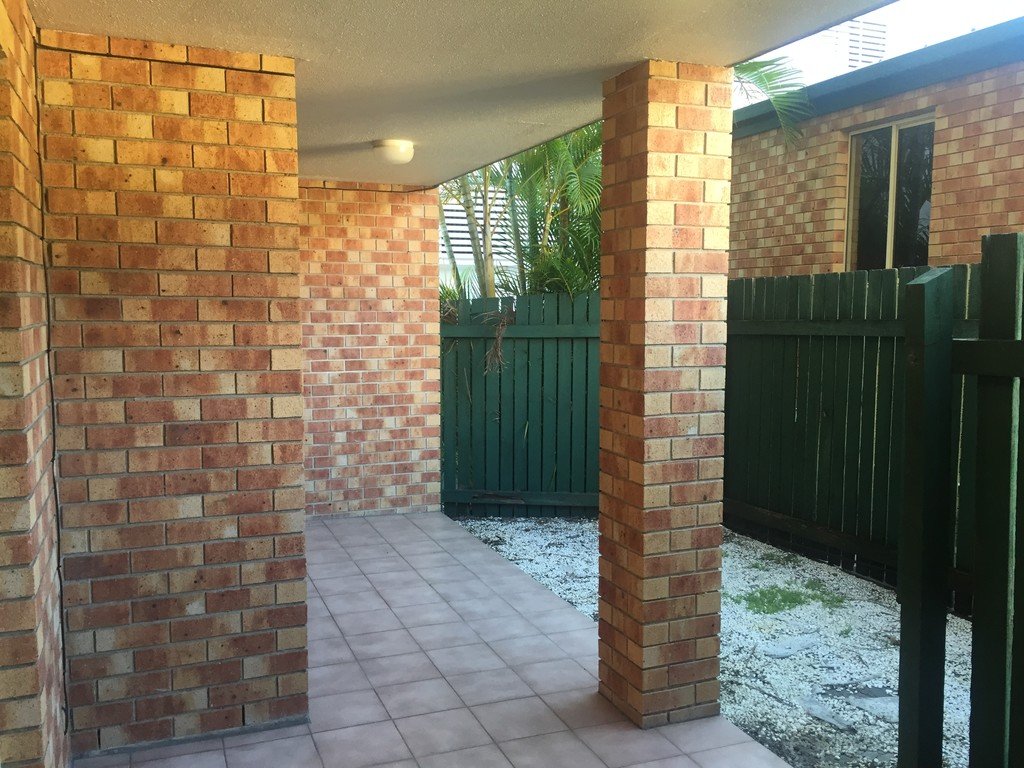 2/55 HOWS Road NUNDAH 4