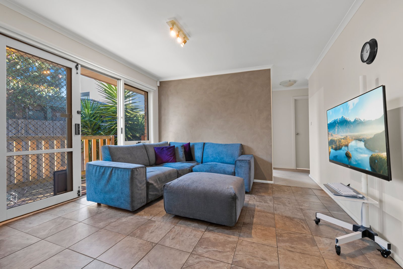 Gallery: 2/55 Illuka Crescent