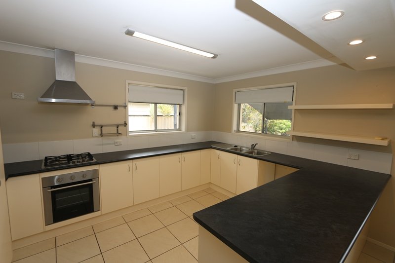 2/55 Minnie Street SOUTHPORT 3