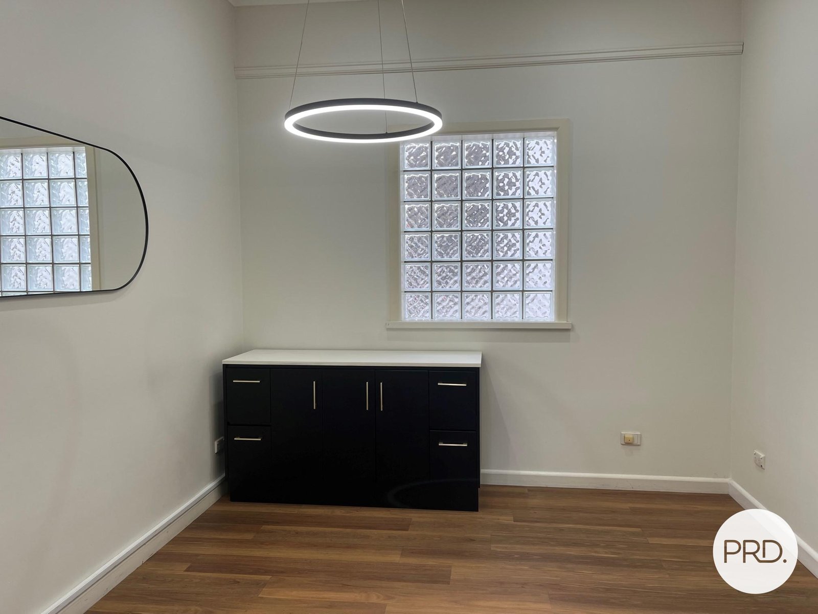 2/550 Englehardt Street ALBURY 3