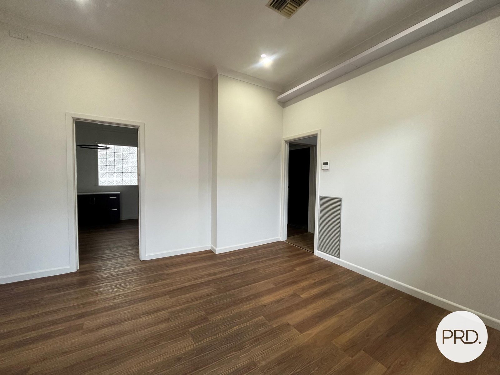 2/550 Englehardt Street ALBURY 6