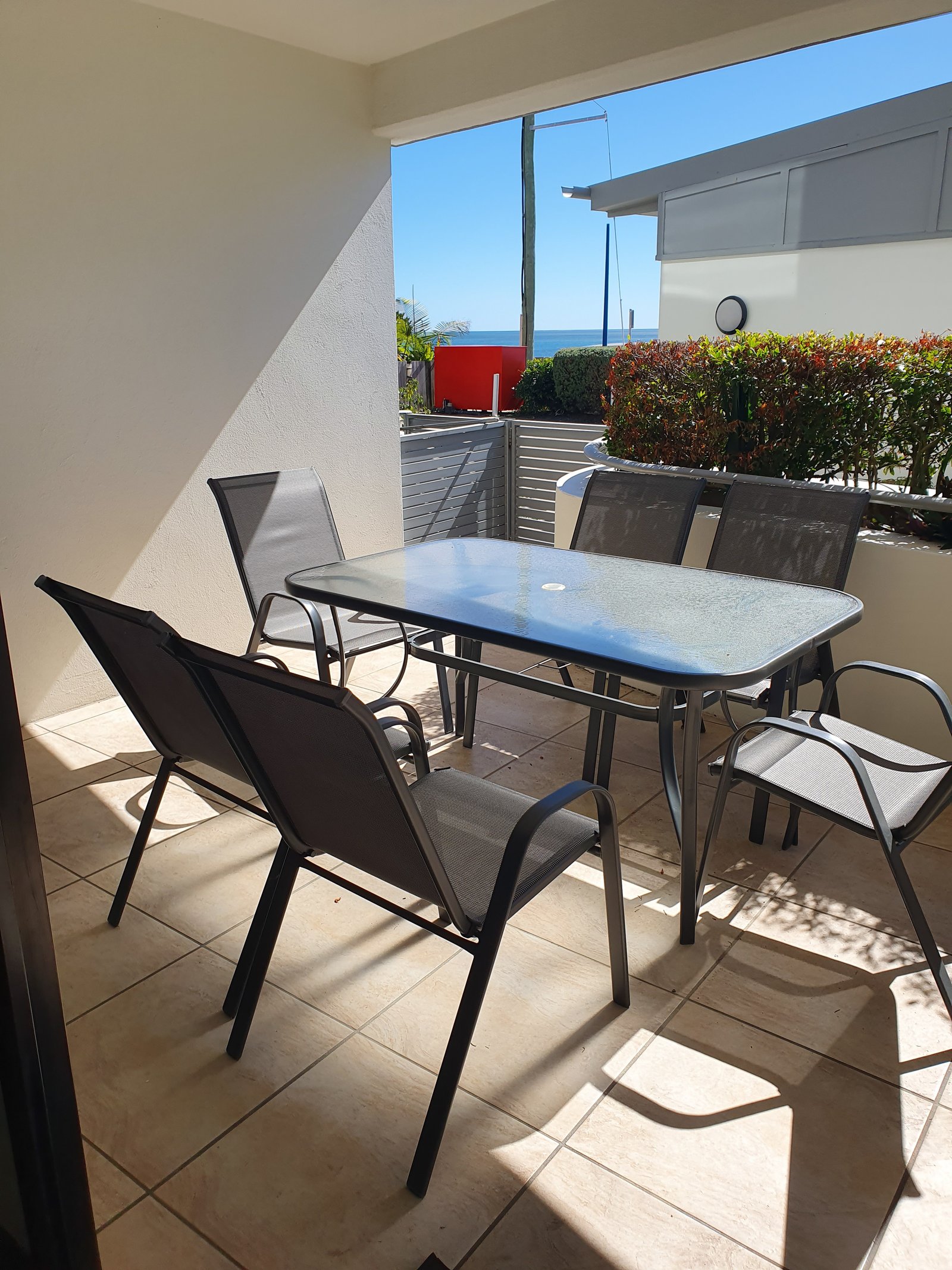 2/558-559 Esplanade  URANGAN 8