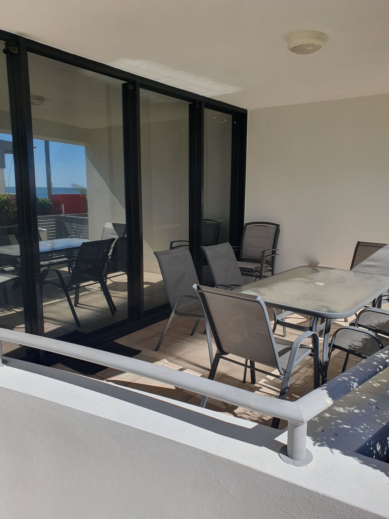 2/558-559 Esplanade  URANGAN 10