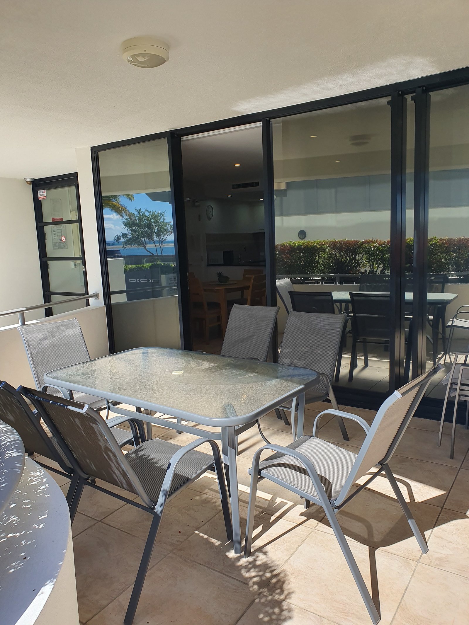 2/558-559 Esplanade  URANGAN 12