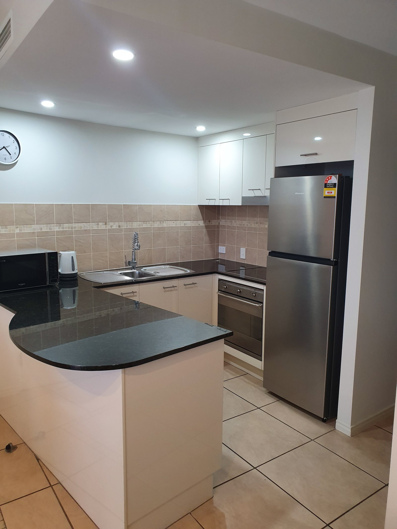 2/558-559 Esplanade  URANGAN 7