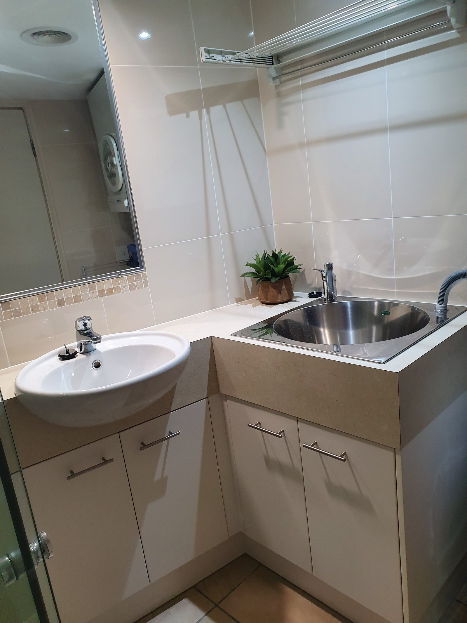 2/558-559 Esplanade  URANGAN 20