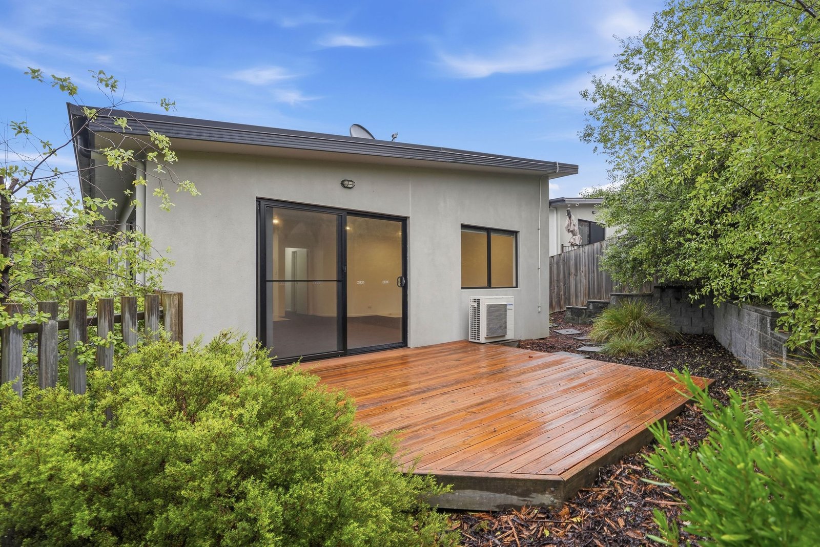 2/56 Branscombe Rd  CLAREMONT 11