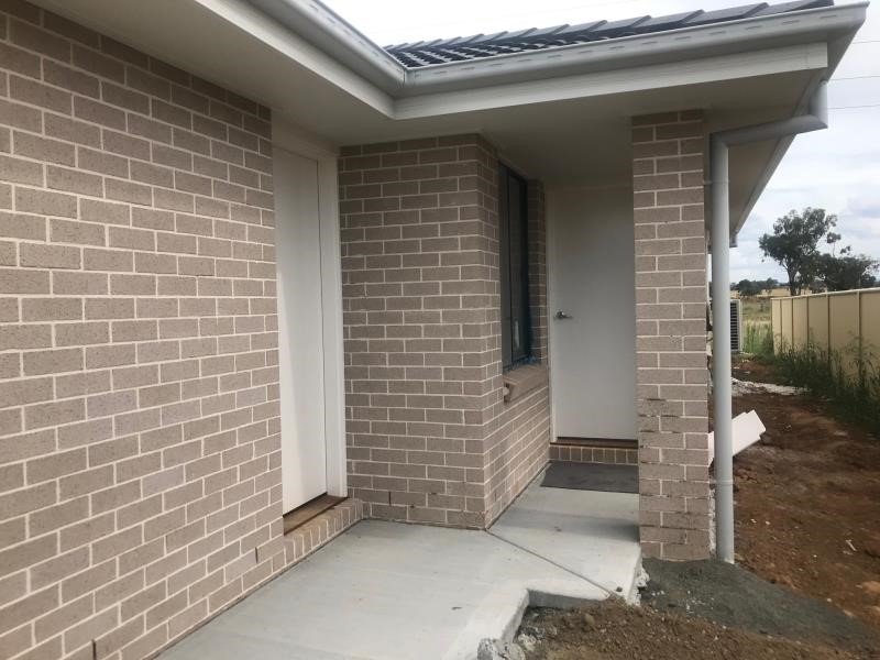 2/56 Kenny Drive TAMWORTH 1