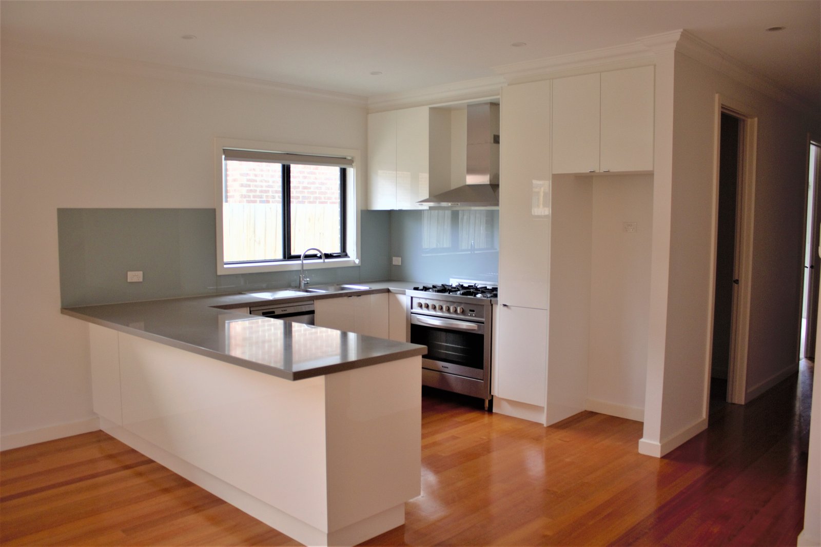 Gallery: 2/57 Macrina Street