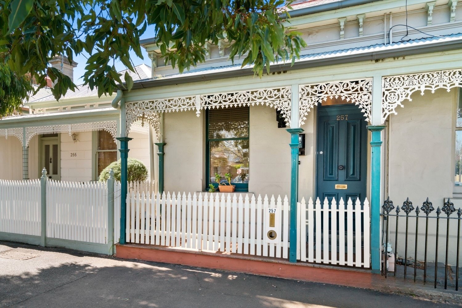 Photos: 257 Montague Street