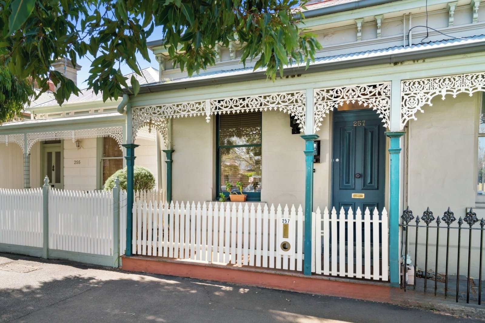 Photos: 257 Montague Street