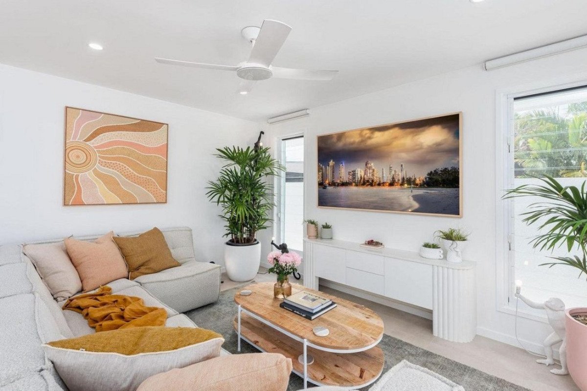 2/57 Nobby Parade Miami 8