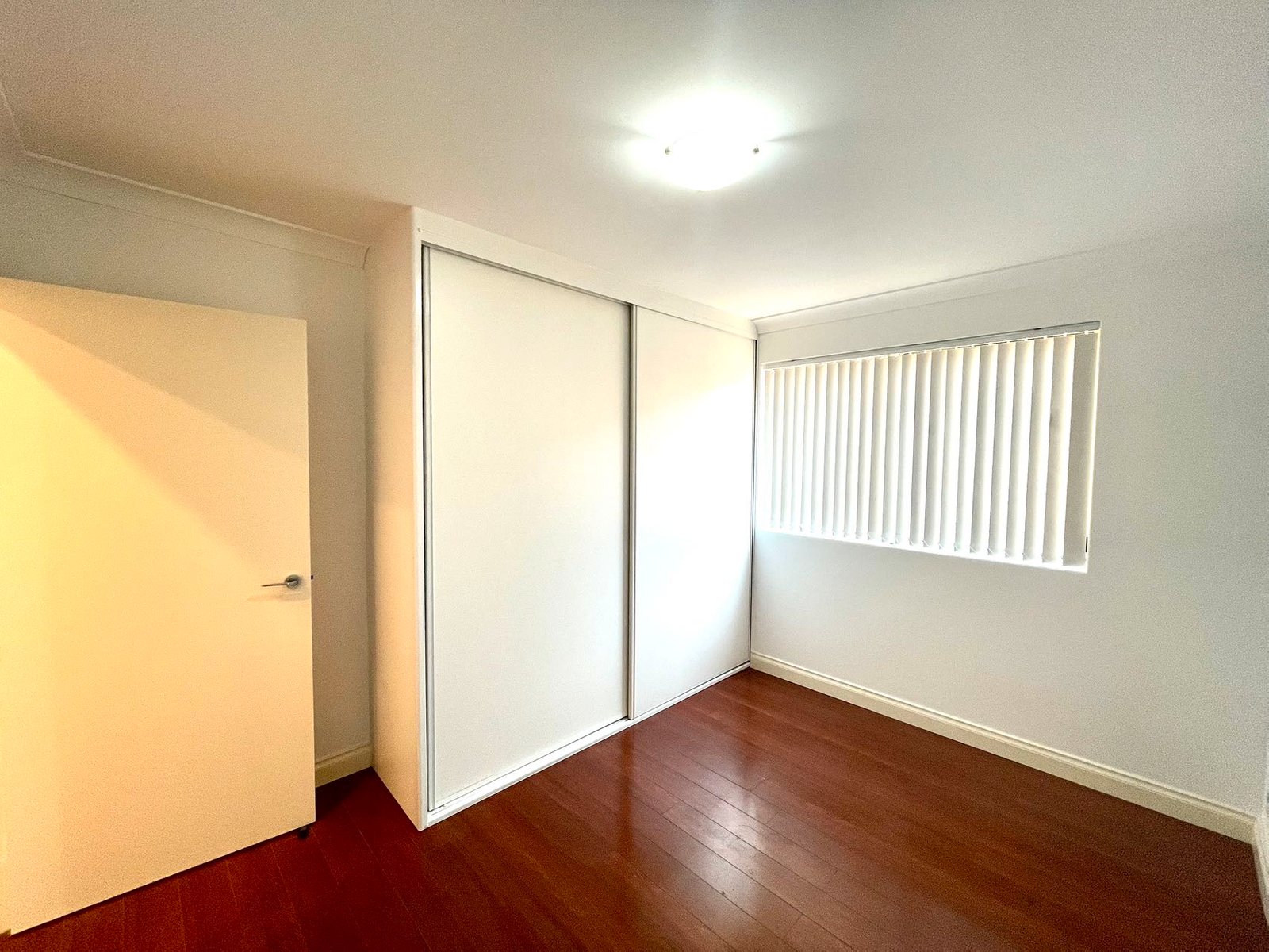 2/57 The Avenue HURSTVILLE 4