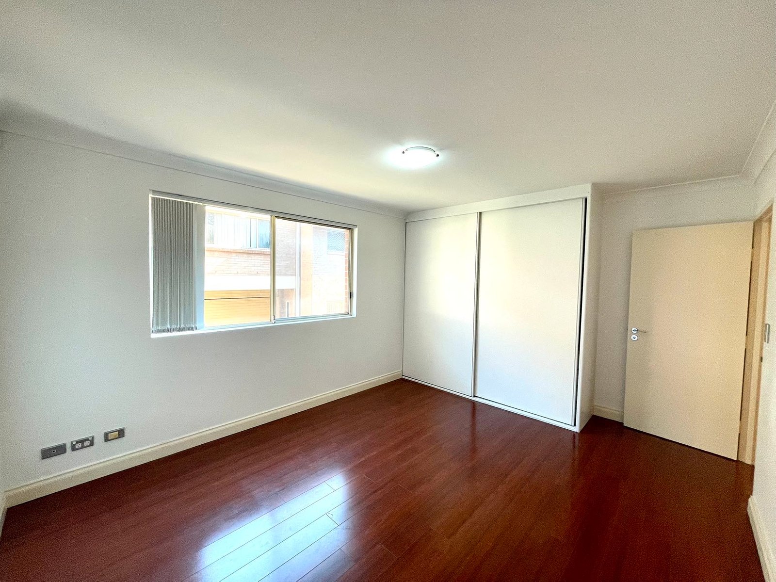 2/57 The Avenue HURSTVILLE 5