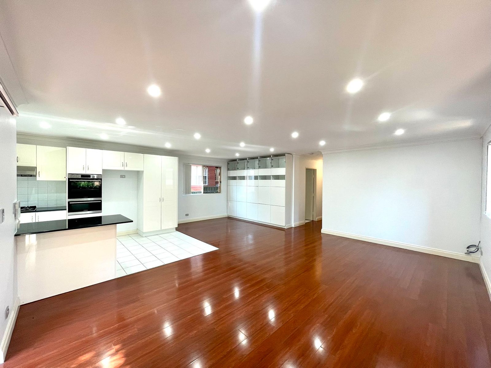 2/57 The Avenue HURSTVILLE 6