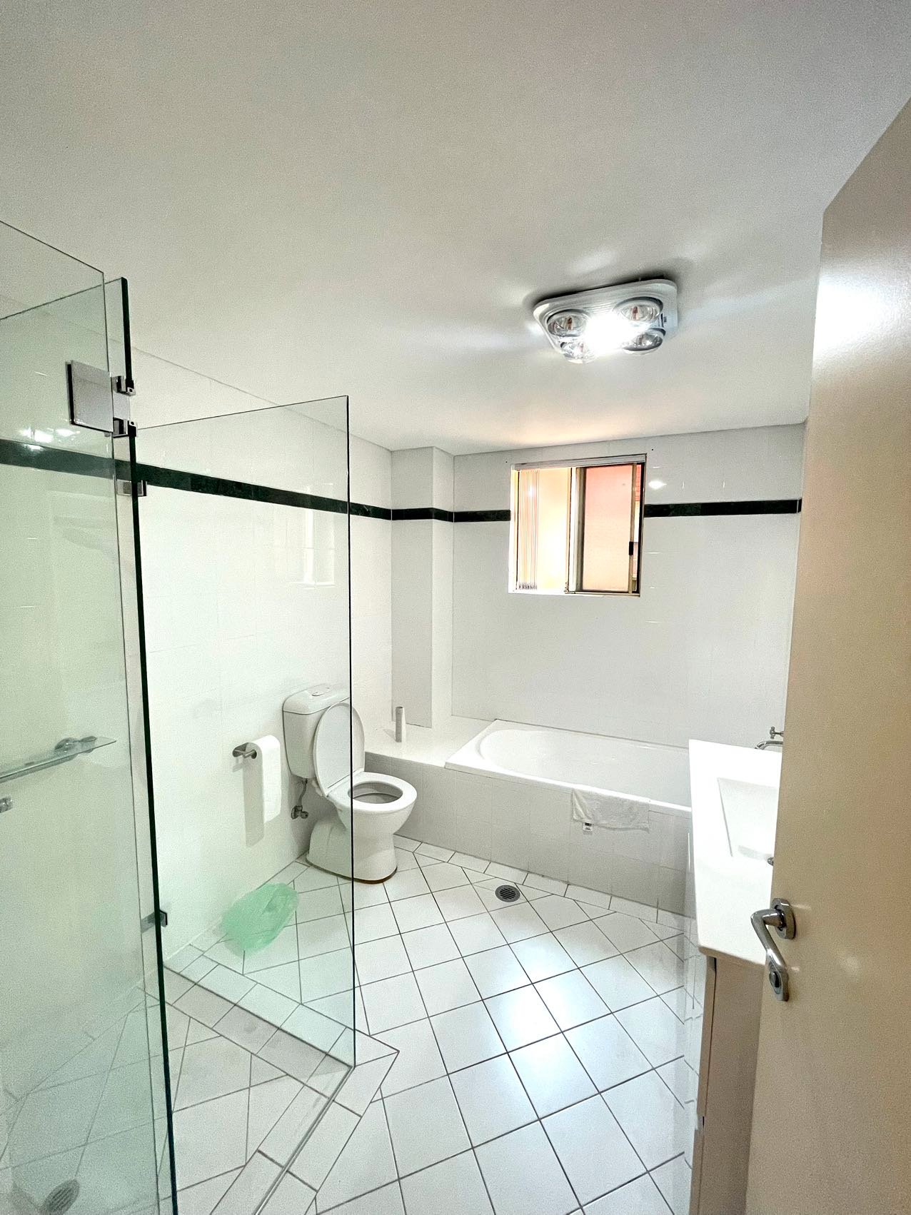 2/57 The Avenue HURSTVILLE 7