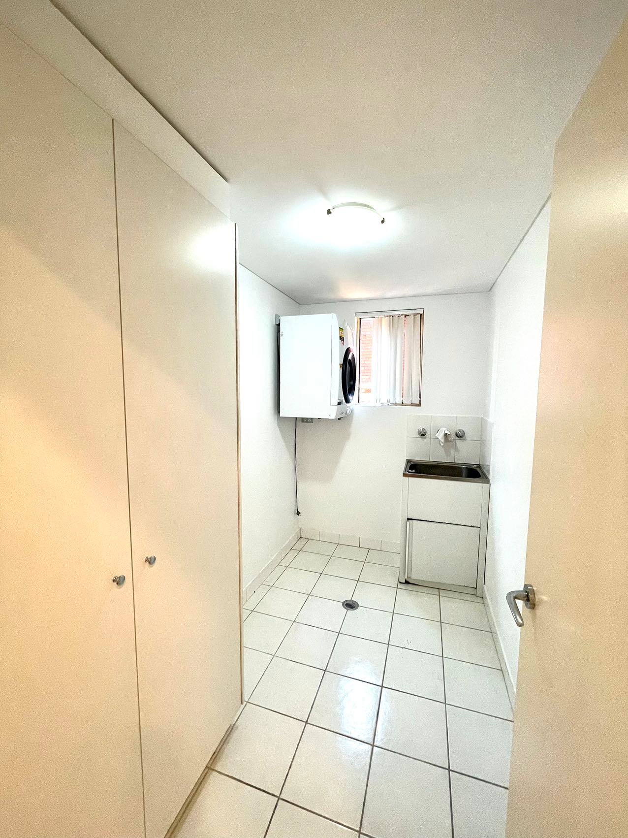 2/57 The Avenue HURSTVILLE 8