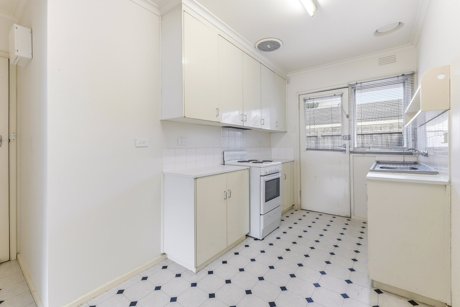 Gallery: 2/573 Neerim Road