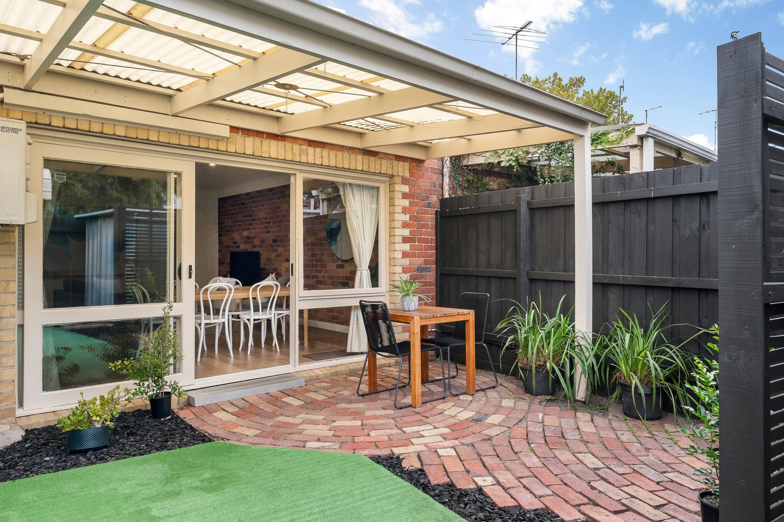 Gallery: 258 Bridge Street