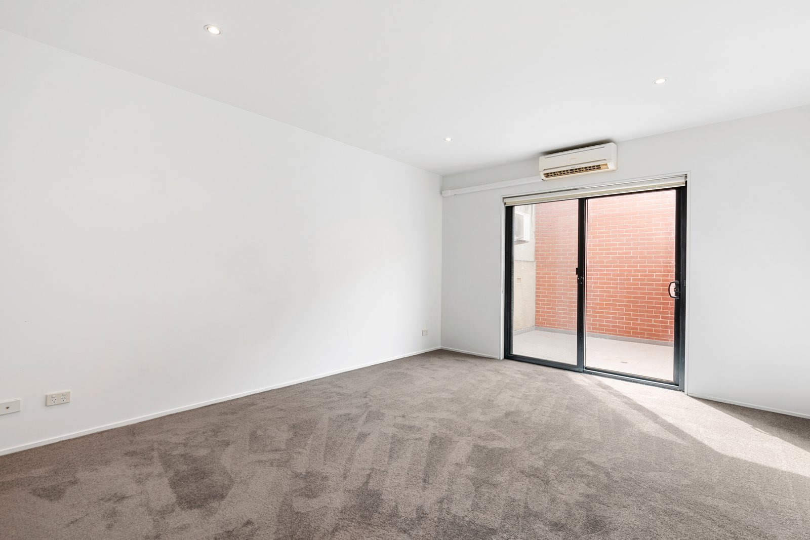 Gallery: 2/58 Dow Street