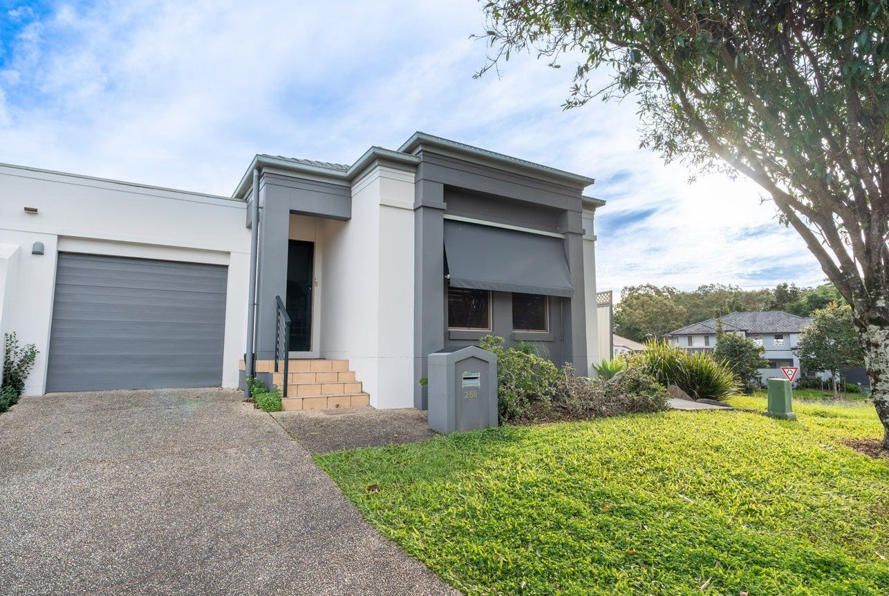 2/58 Riverwood Drive ASHMORE 1