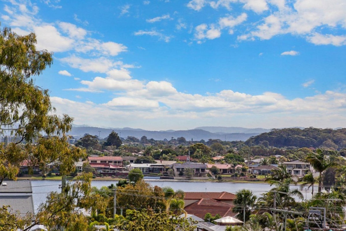 2/58 West Burleigh Road Burleigh Heads 4