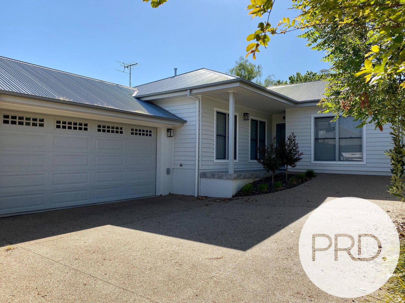 2/586 Schubach Street EAST ALBURY 1
