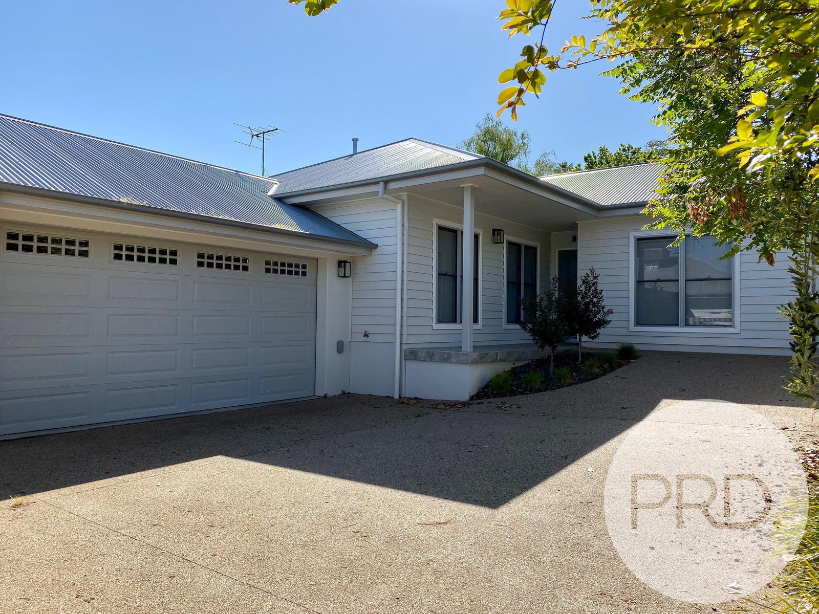 2/586 Schubach Street EAST ALBURY 1