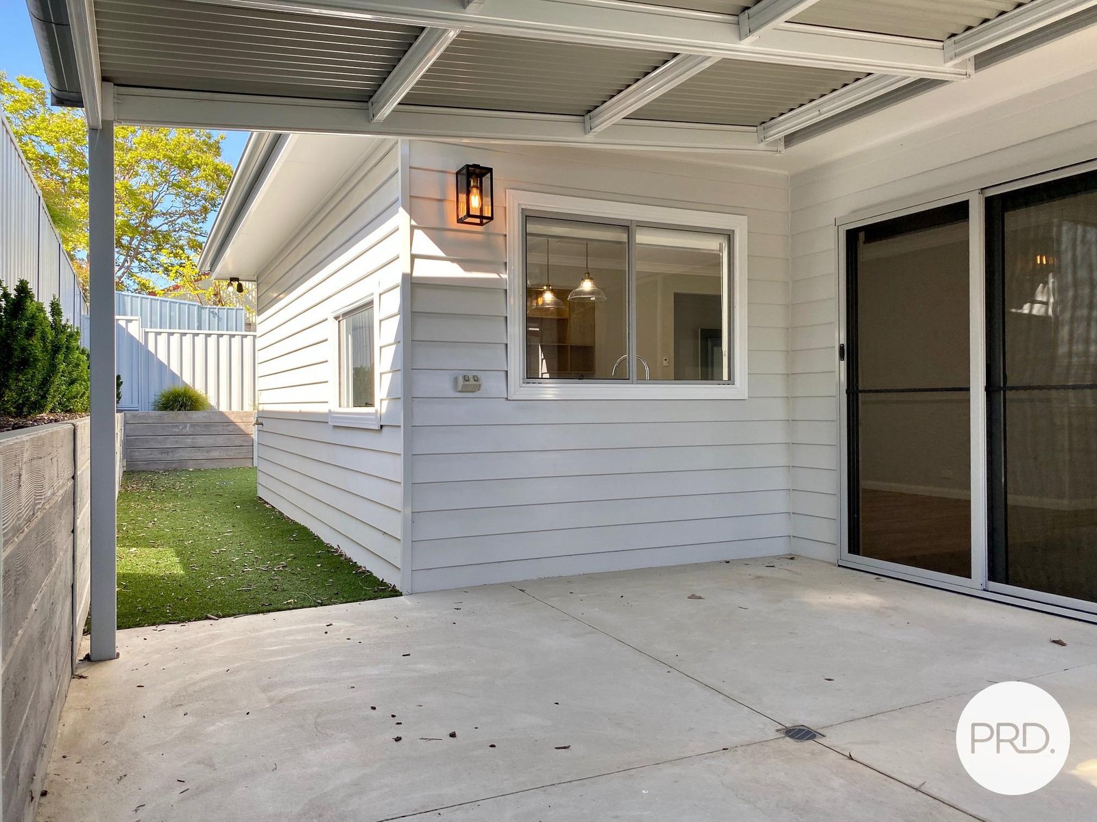 2/586 Schubach Street EAST ALBURY 9