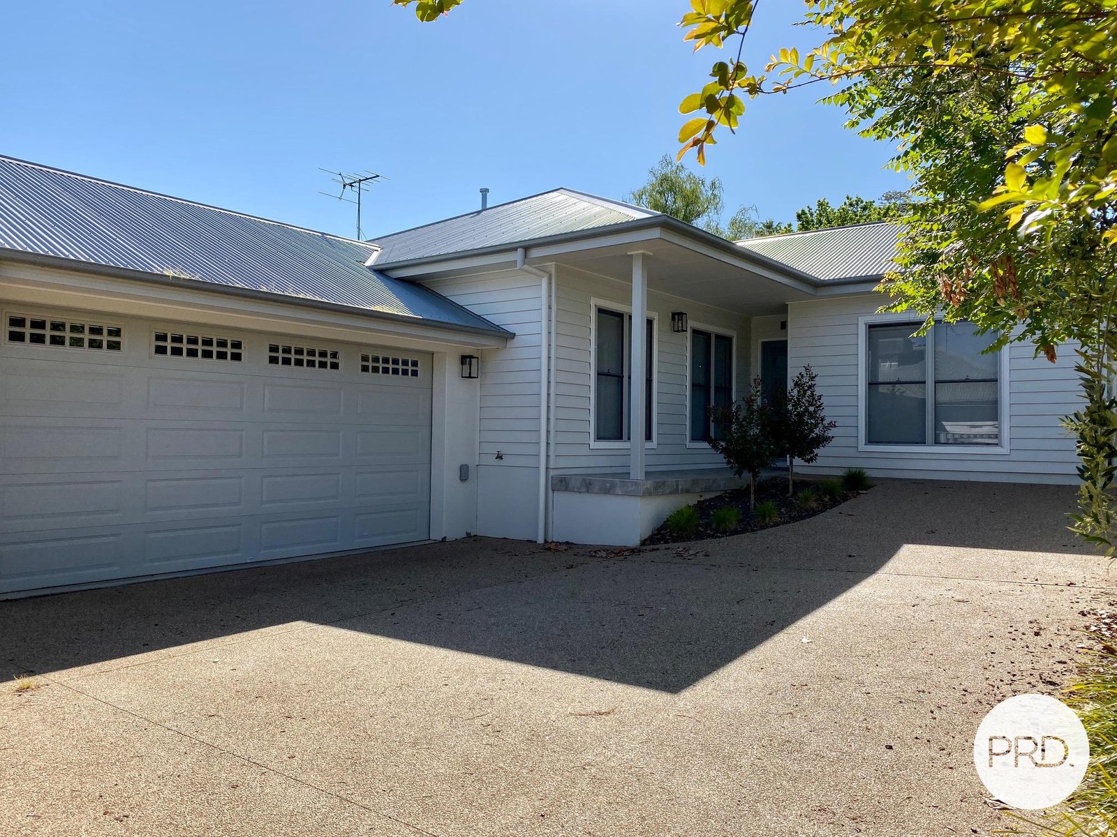 2/586 Schubach Street EAST ALBURY 1