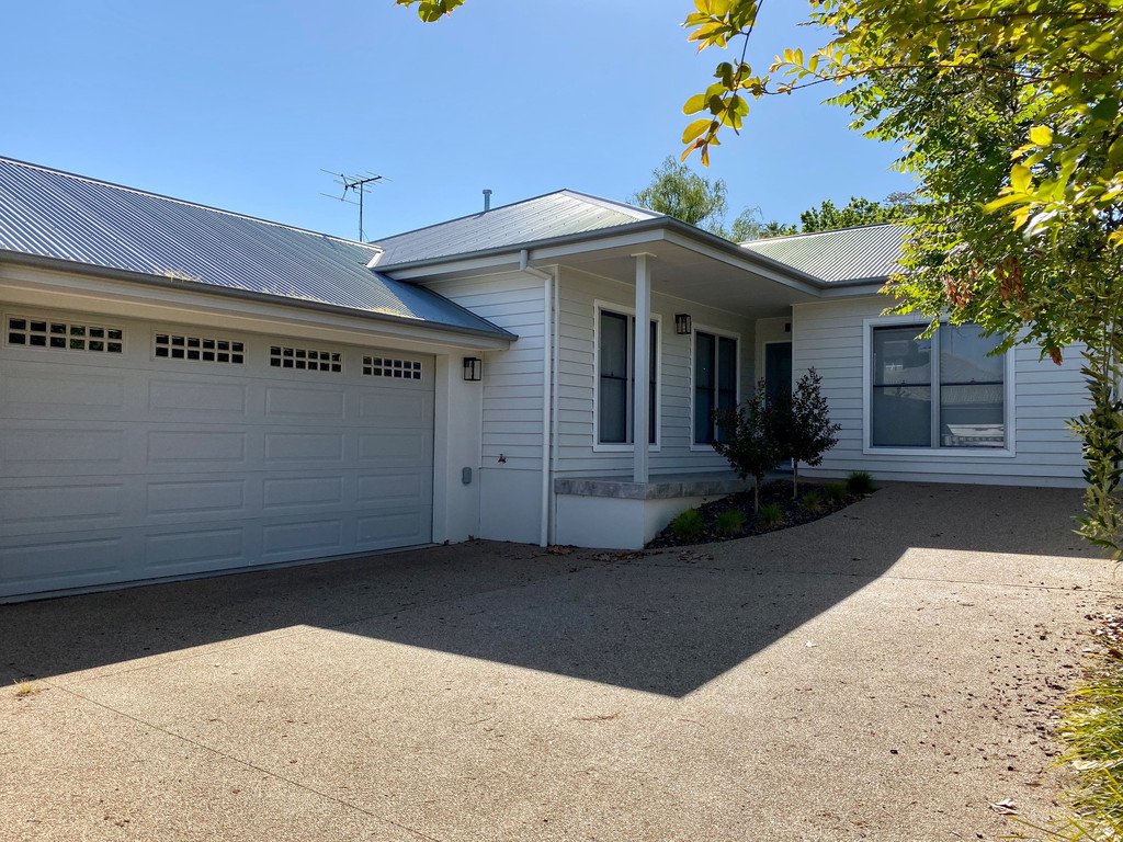 2/586 Schubach Street EAST ALBURY 10