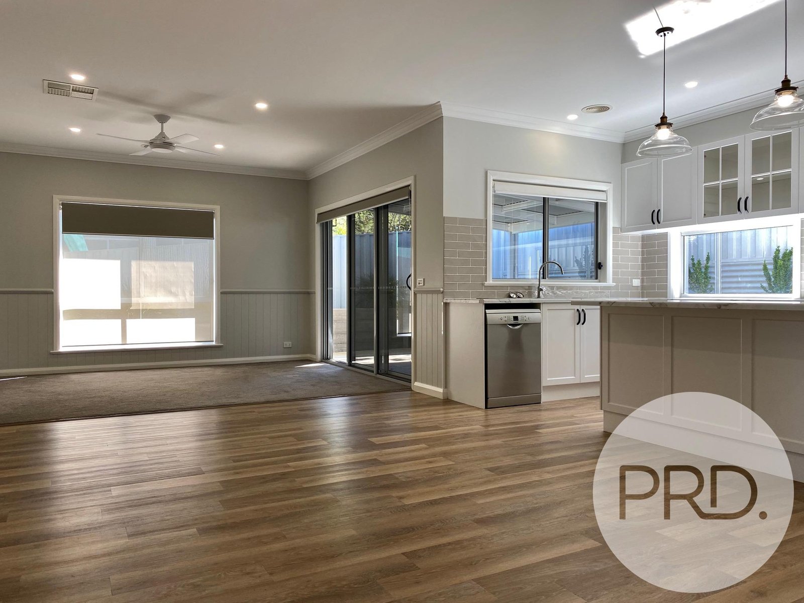 2/586 Schubach Street EAST ALBURY 5