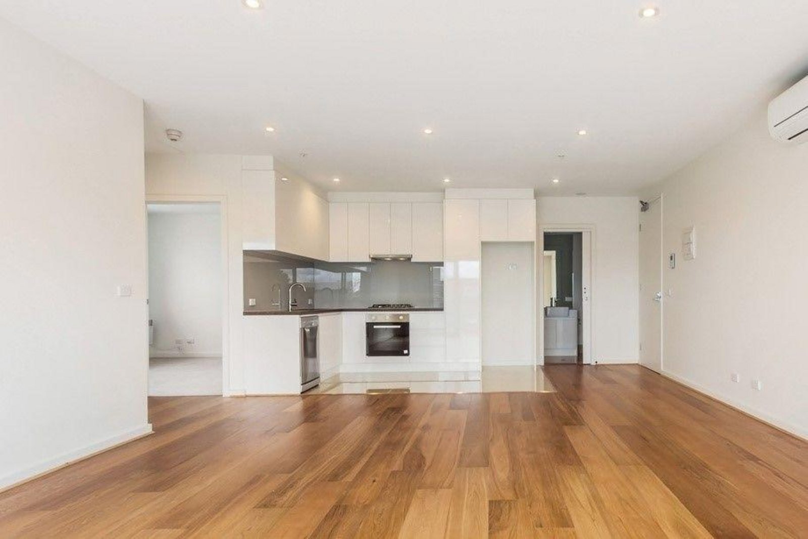 Gallery: 25/98-100 Carrington Road