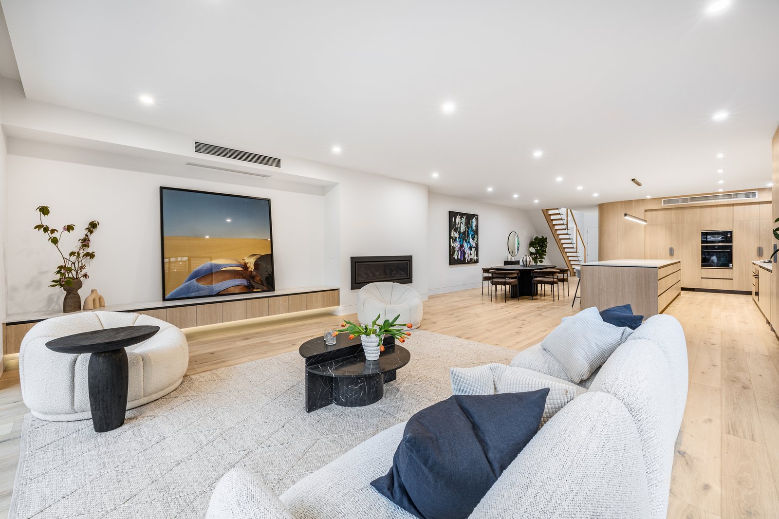 Gallery: 25a Deakin Street