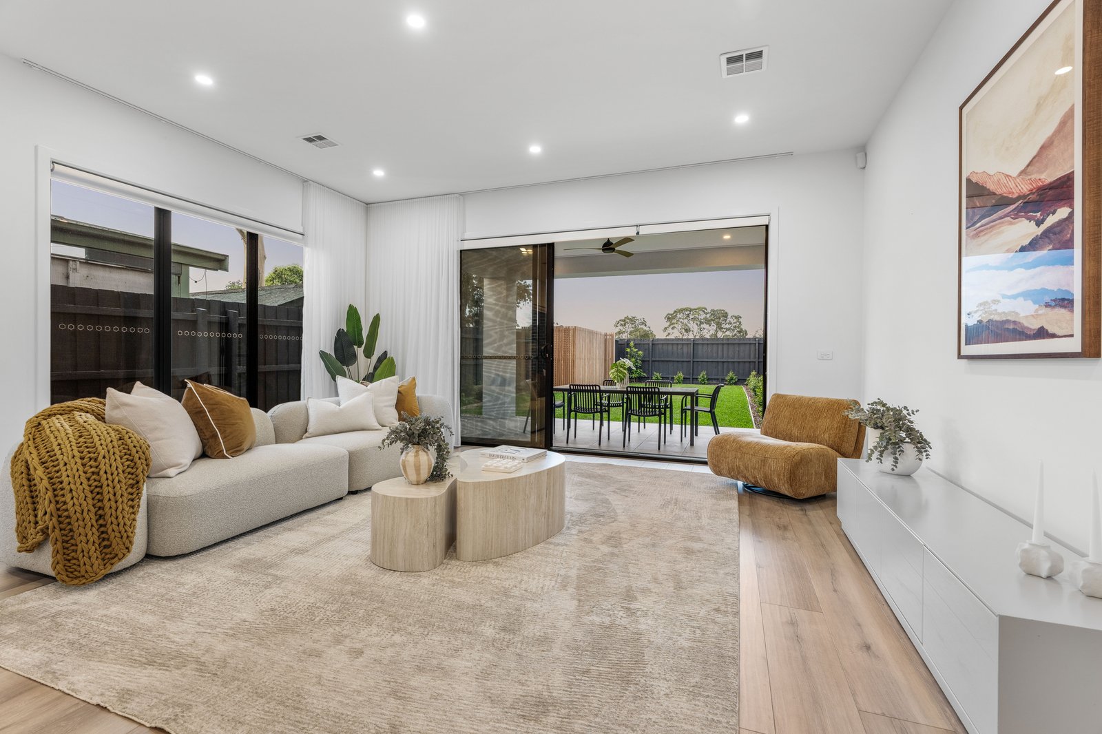 Gallery: 25a Hinkler Avenue