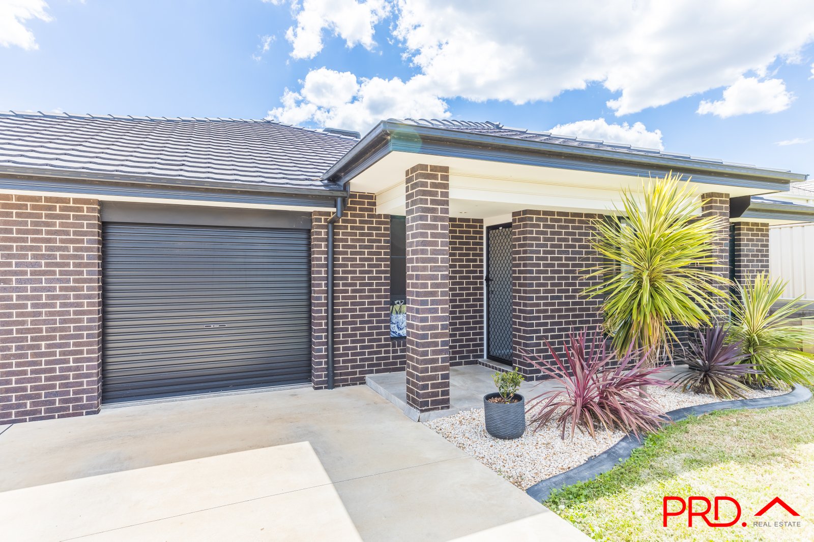 2/5a Lake Place TAMWORTH 2