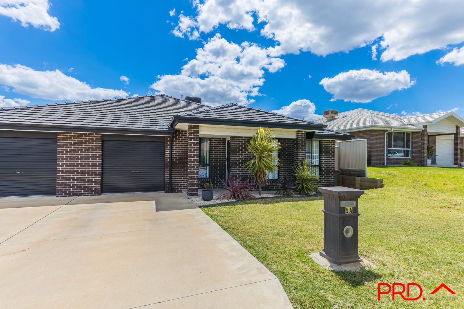 2/5a Lake Place TAMWORTH 5