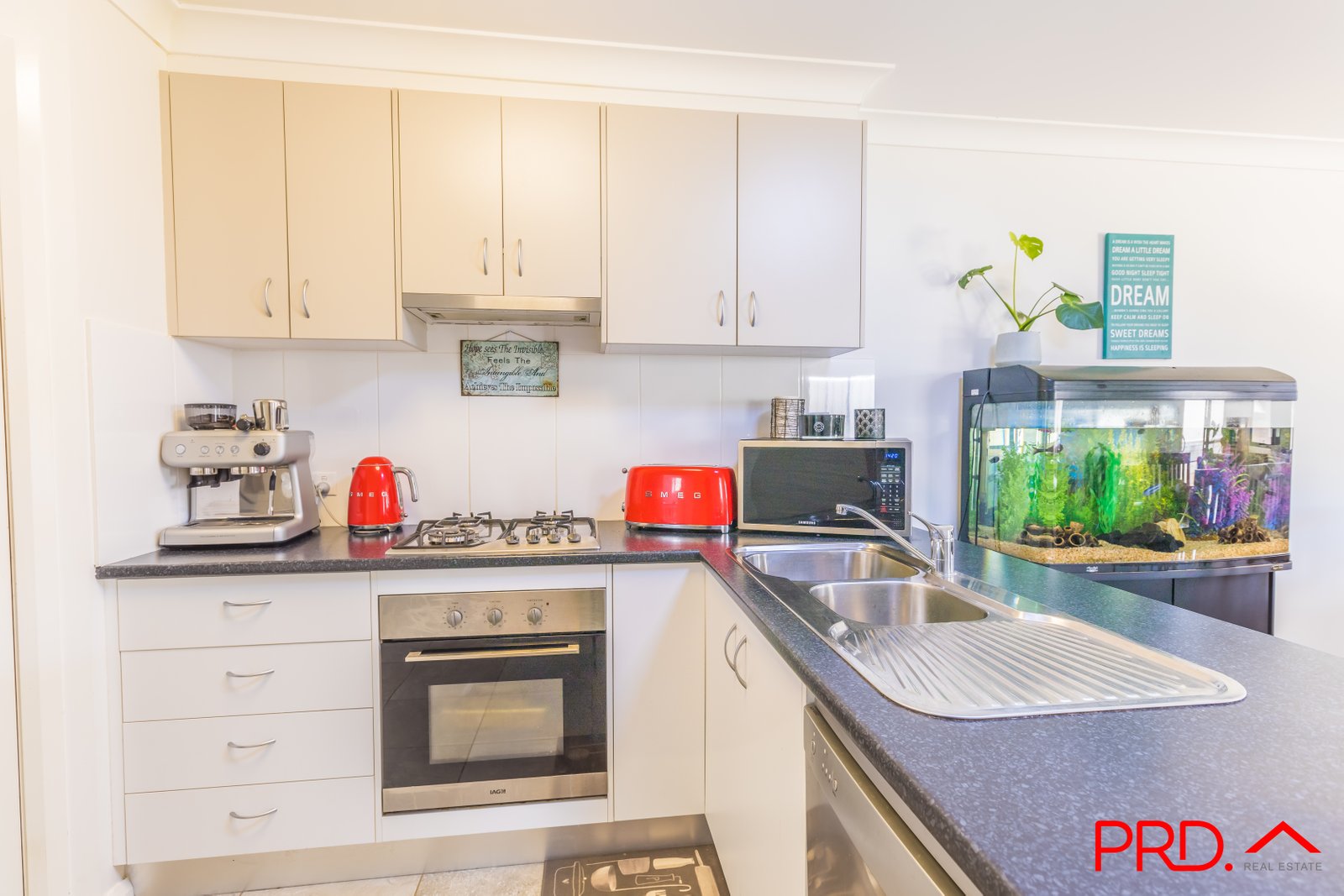 2/5a Lake Place TAMWORTH 8