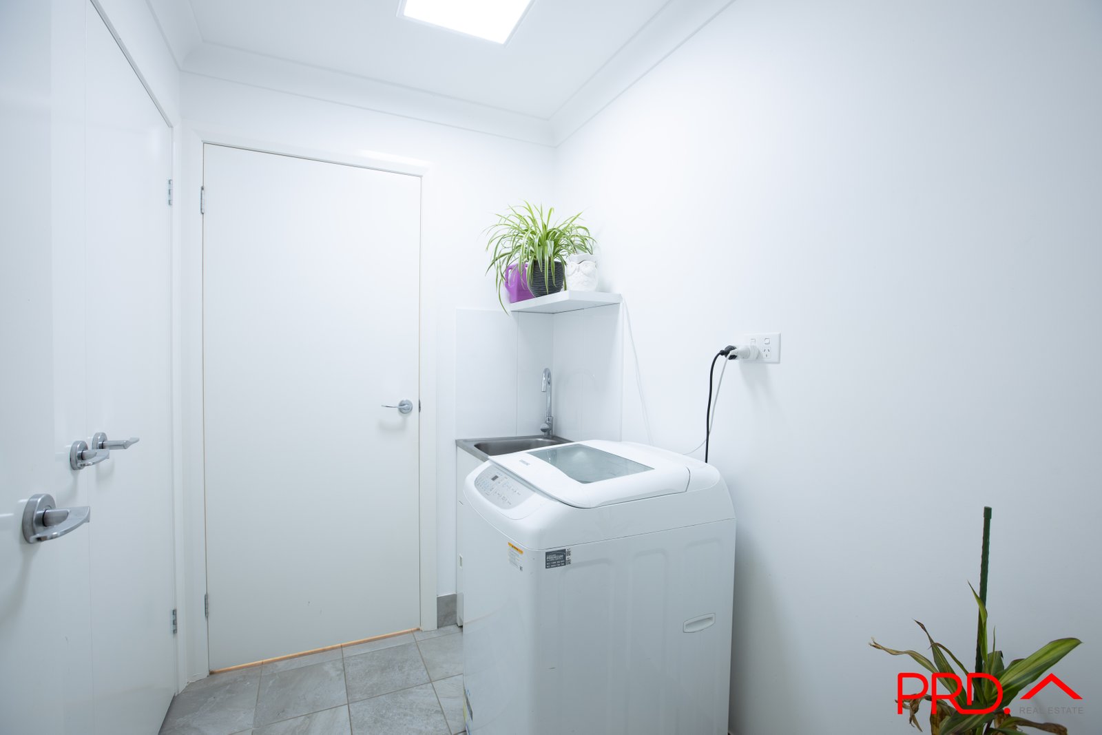 2/5a Lake Place TAMWORTH 17