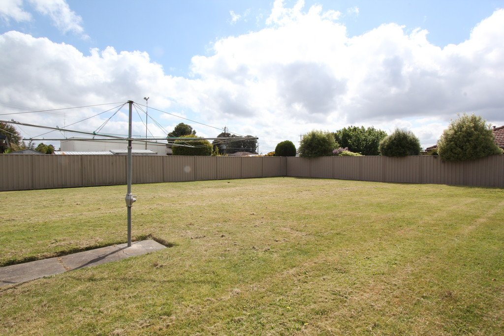 2/6 Aminya Avenue DELACOMBE 7