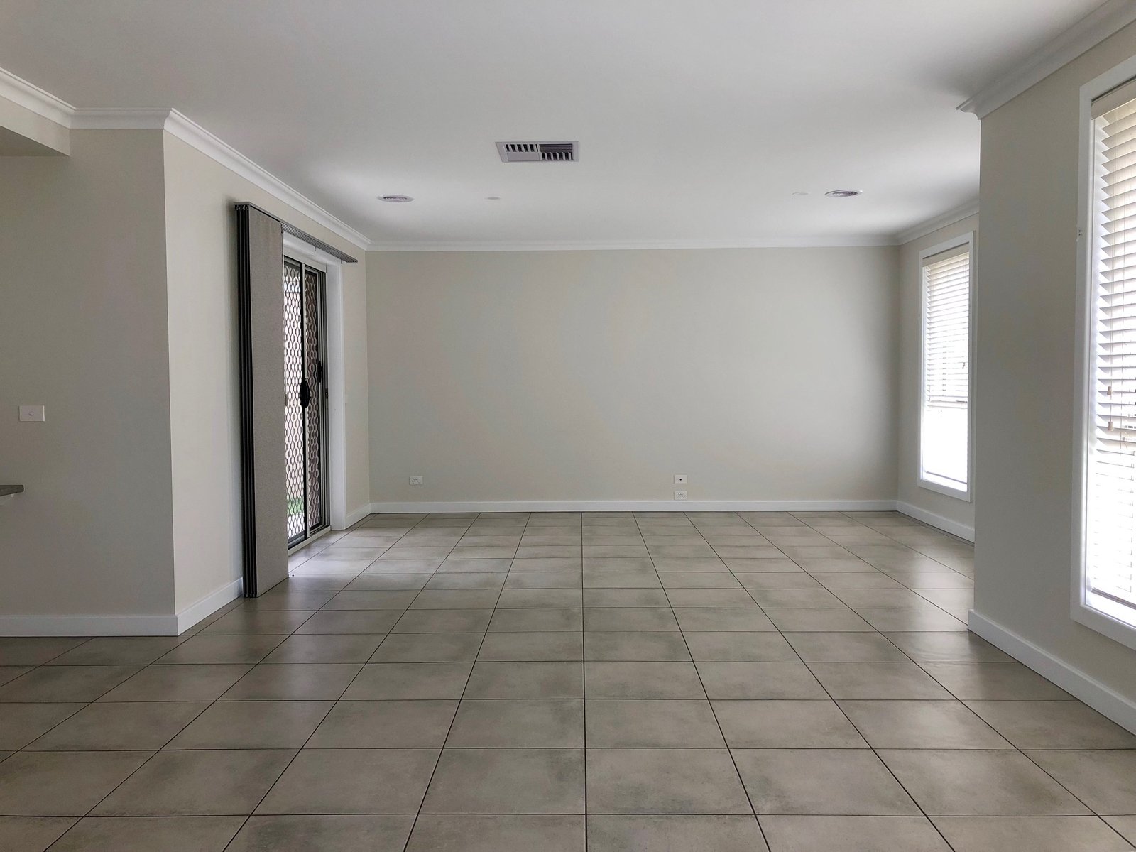 2/6 Annika Place NORTH ALBURY 5
