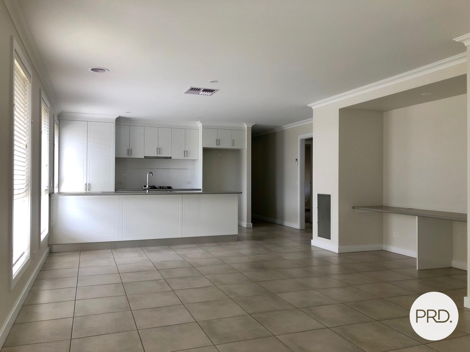2/6 Annika Place NORTH ALBURY 4